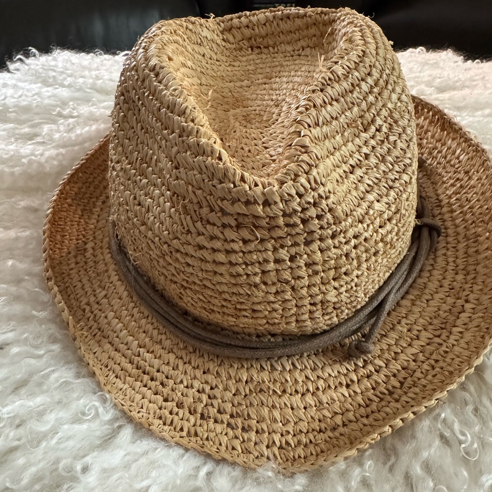 Natural Straw Fedora Hat - excellent condition.